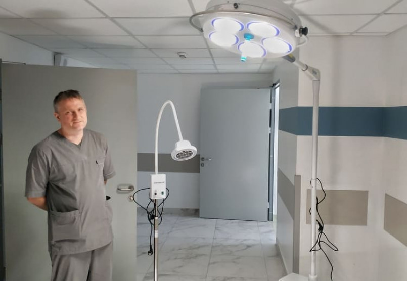 Вітаємо Київську лікарню з придбанням операційної та оглядової лампи
